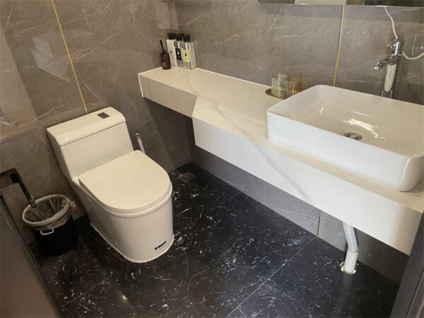 E5 with 1 beds1 bath and 1 balcony - Image 3