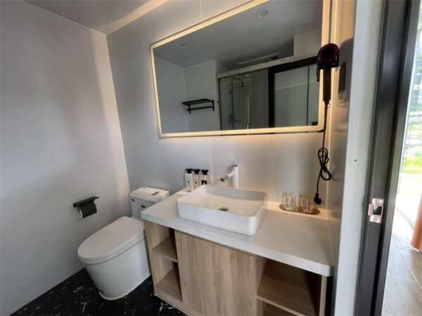 E5 with 2 beds and 1 bath - Image 4